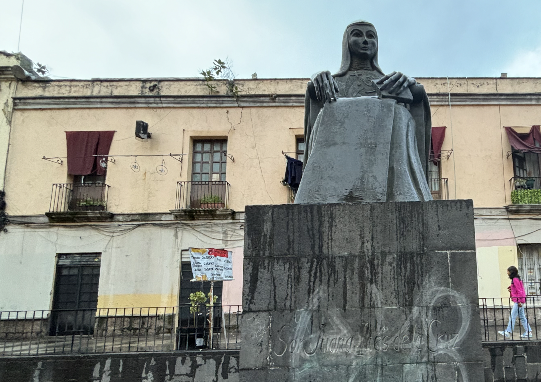 statue of sor juana